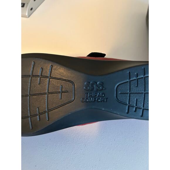 SAS Roamer Women's Size 10 Medium Shiny Red Metallic Leather Strap Comfort Shoes - Picture 9 of 10